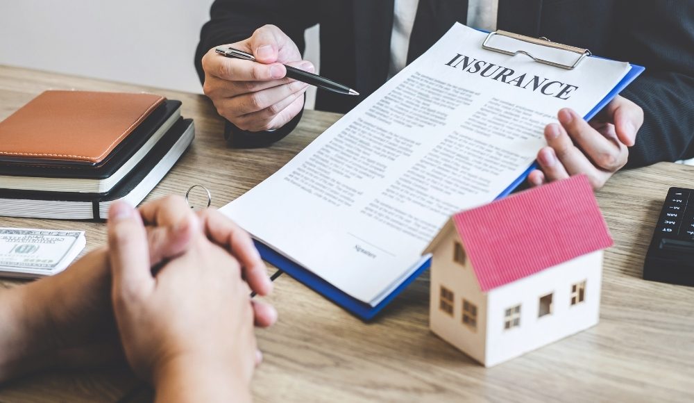 En eierskifteforsikring som sikrer selger mot krav fra kjøper etter at kontrakten er undertegnet og boligen overtatt av ny eier